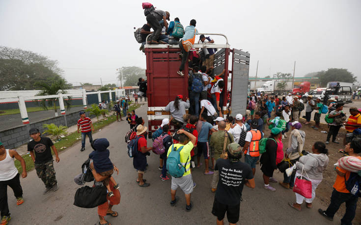 Πάνω από 4.000 μετανάστες έχουν φθάσει στην Τιχουάνα, στα σύνορα με τις ΗΠΑ