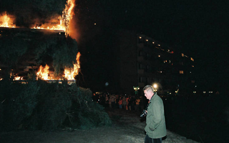 Η Φλώρινα γιορτάζει τα Χριστούγεννα με φωτιές