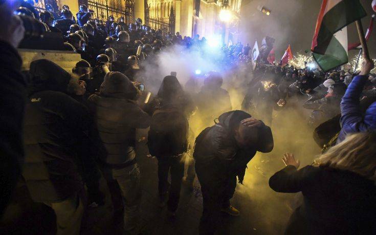 Βίαιες κινητοποιήσεις στη Βουδαπέστη για τρίτη συνεχόμενη νύχτα