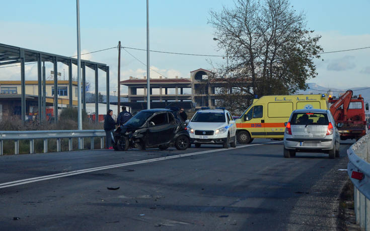Τροχαίο στην Περιφερειακή Οδό Θεσσαλονίκης με θύμα μία 23χρονη