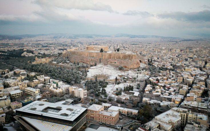 Η χιονισμένη Ακρόπολη από ψηλά