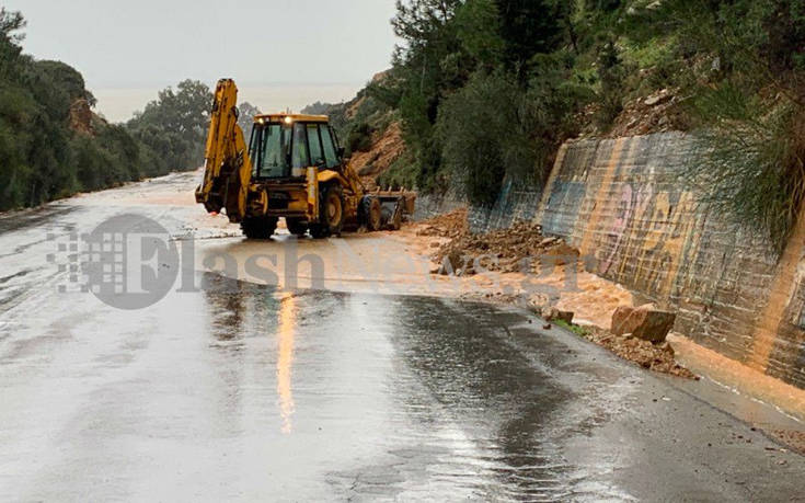 Προβλήματα στο οδικό δίκτυο της Κρήτης από την κακοκαιρία