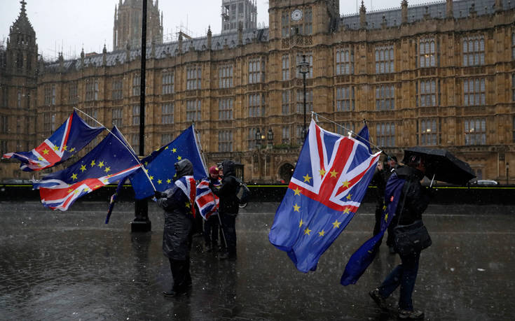 Μειώνει τις πιθανότητες για ένα Brexit χωρίς συμφωνία η Goldman Sachs