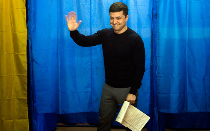 Ο πρόεδρος Ζελένσκι προσφέρει την ουκρανική υπηκοότητα σε Ρώσους πολιτικούς πρόσφυγες