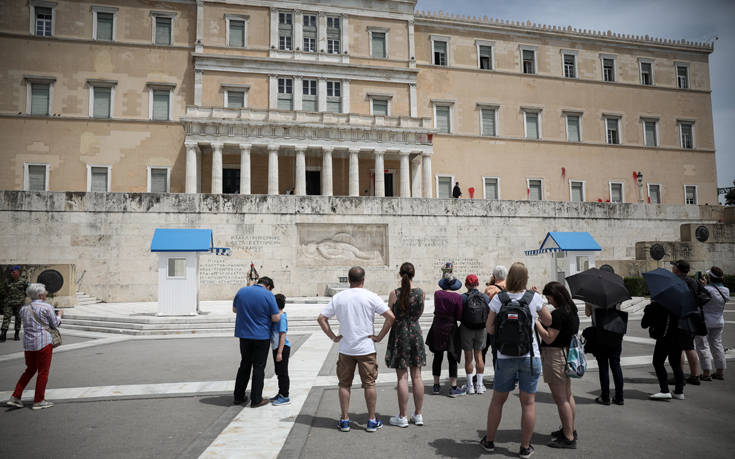 Ηγετικό μέλος Ρουβίκωνα για εγγύηση στον 36χρονο: Θα σας βγάλουμε κάθε ευρώ από τη μύτη