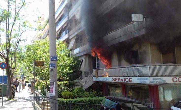 Φωτιά ξέσπασε σε διαμέρισμα στη Νέα Σμύρνη