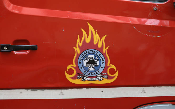 Θεσσαλονίκη: Φορτηγό τυλίχθηκε στις φλόγες ενώ βρισκόταν εν κινήσει