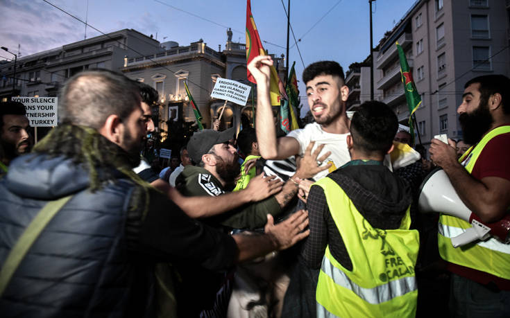 Ένταση στην πορεία των Κούρδων προς την τουρκική πρεσβεία