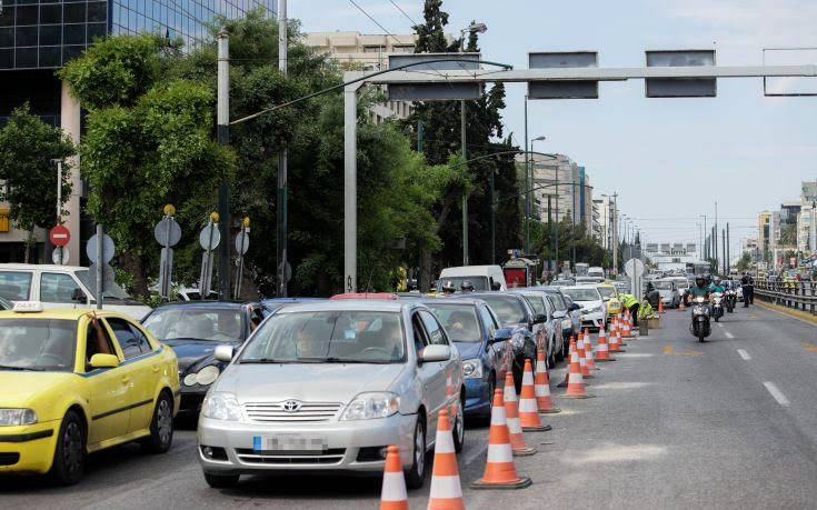 Συνεχίζονται οι εργασίες διαγράμμισης και σήμανσης σε κεντρικούς οδικούς άξονες της Αττικής