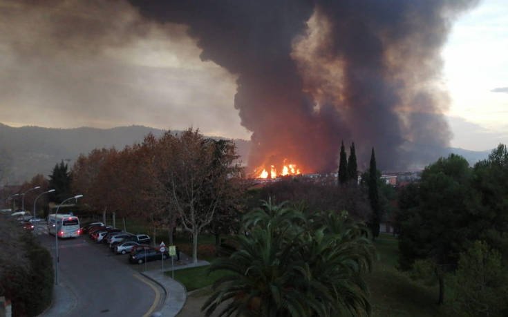 Ισπανία: Συναγερμός στην Καταλονία, φωτιά σε εργοστάσιο χημικών