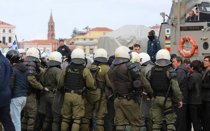 Προσωρινά ελεύθεροι τα 7 μέλη από το «τάγμα εφόδου» με τα ρόπαλα στη Μόρια