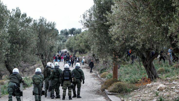 Ένταση στη Μόρια: Χτύπησαν τις καμπάνες και βγήκαν κάτοικοι στους δρόμους