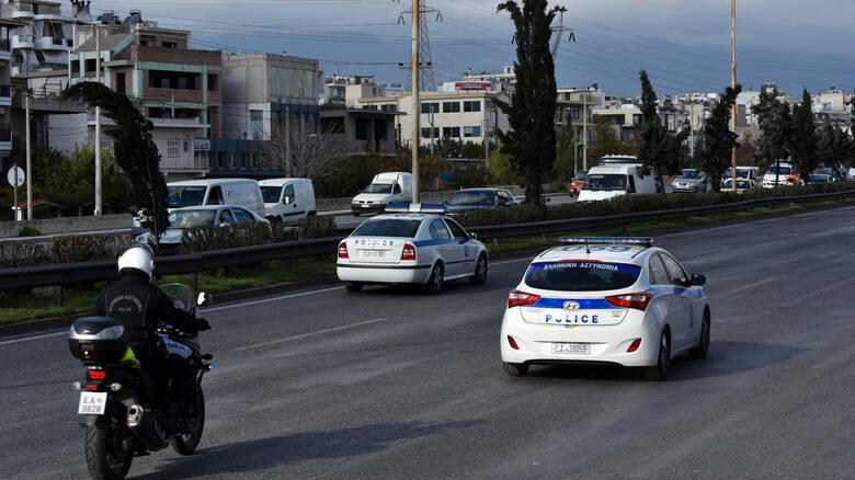 Εμφανίστηκε στην αστυνομία ο οδηγός που παρέσυρε και σκότωσε τον μοτοσυκλετιστή στη Γλυφάδα