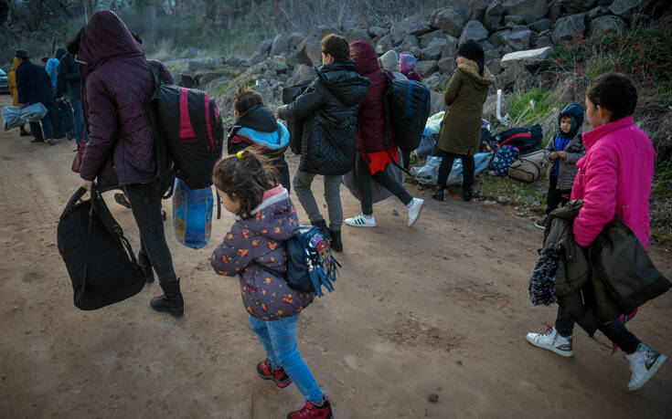 Η ευγνωμοσύνη της 11χρονης προσφυγοπούλας στους δασκάλους της Μυτιλήνης που της έμαθαν ελληνικά