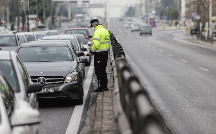 Εικόνες από τους ελέγχους της Αστυνομίας για την απαγόρευση κυκλοφορίας