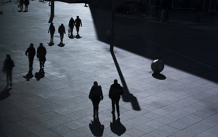 Έλληνας καθηγητής προειδοποιεί: Βαδίζουμε στα βήματα της Ιταλίας, την 25η Μαρτίου θα έχουμε 4-5.000 κρούσματα