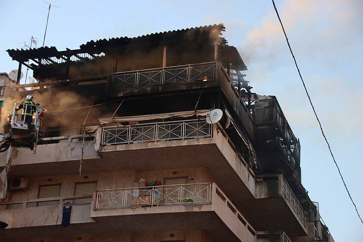 Υπό έλεγχο η φωτιά που ξέσπασε στον 5ο όροφο πολυκατοικίας στην Κυψέλη