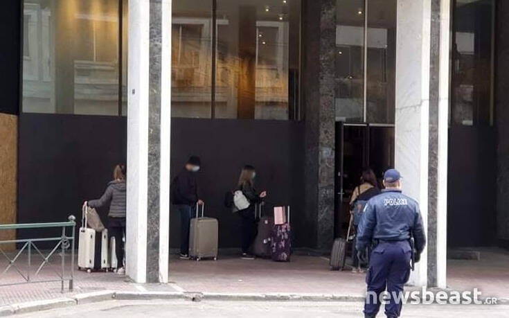 Σε ξενοδοχείο στο κέντρο της Αθήνας μεταφέρθηκαν 49 φοιτητές που έφτασαν από Ιταλία