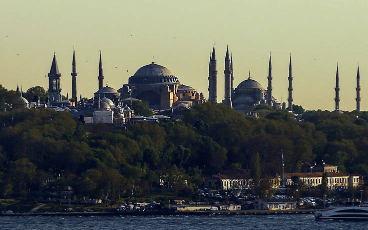 Η Τουρκία χαλαρώνει την 14ήμερη καραντίνα για όσους φτάνουν στη χώρα από το εξωτερικό