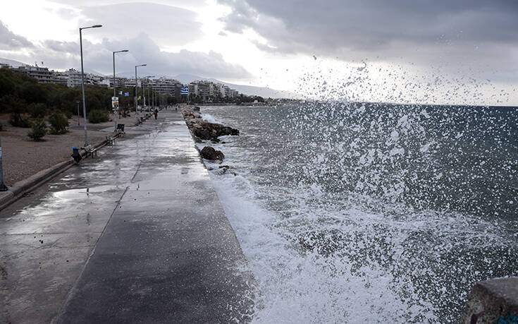 Καιρός: Συννεφιά με λίγες βροχές &#8211; Επιμένουν τα μελτέμια στο Αιγαίο