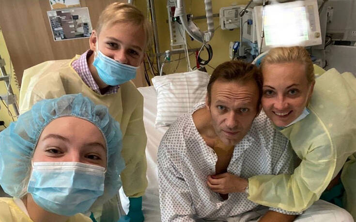 Αλεξέι Ναβάλνι: Αναπνέει χωρίς βοήθεια &#8211; Η φωτογραφία μέσα από το νοσοκομείο
