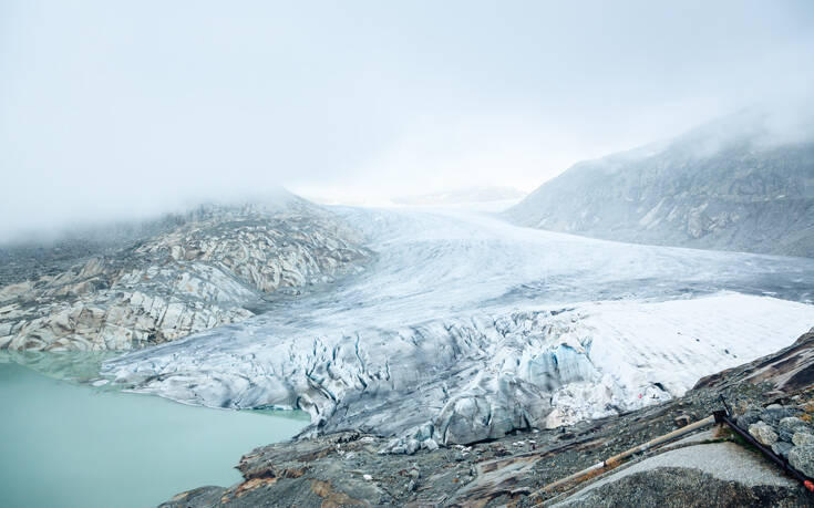 Ανησυχία προκαλεί το λιώσιμο των ελβετικών παγετώνων