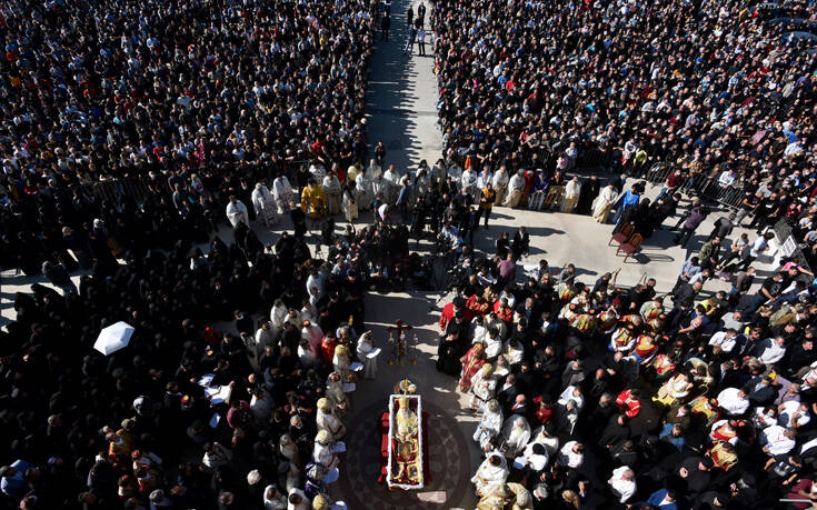Πατριάρχης Σερβίας Ειρηναίος: Χοροστάτησε στο λαϊκό προσκύνημα στο Μαυροβούνιο με τον απίστευτο συνωστισμό