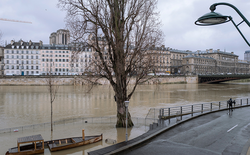 Σαρωτικές πλημμύρες έπληξαν τα νοτιοδυτικά της Γαλλίας &#8211; Σε κατάσταση συναγερμού το Παρίσι