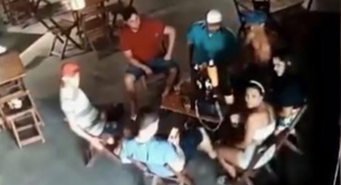 Βραζιλία: Ζηλιάρα σύζυγος μπήκε σε μπαρ και άρχισε να πυροβολεί αδιακρίτως