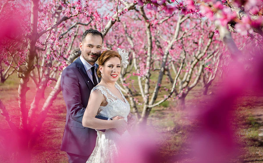 Ζευγάρια από το εξωτερικό θέλουν γαμήλια φωτογράφιση στις ανθισμένες ροδακινιές της Ημαθίας