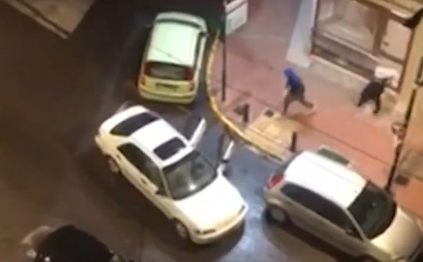 Κινηματογραφική διάρρηξη στον Βύρωνα: Τους κατέγραψε ο γείτονας- Πετούσαν βάζα και ποτήρια από τα μπαλκόνια