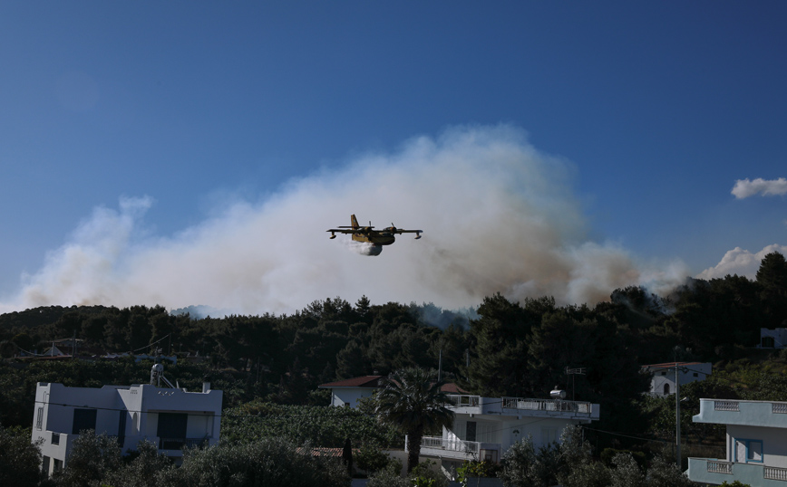 Αναζωπύρωση της φωτιάς στην Κορινθία: Εκκενώνεται ο οικισμός Παπαγιαννέικα