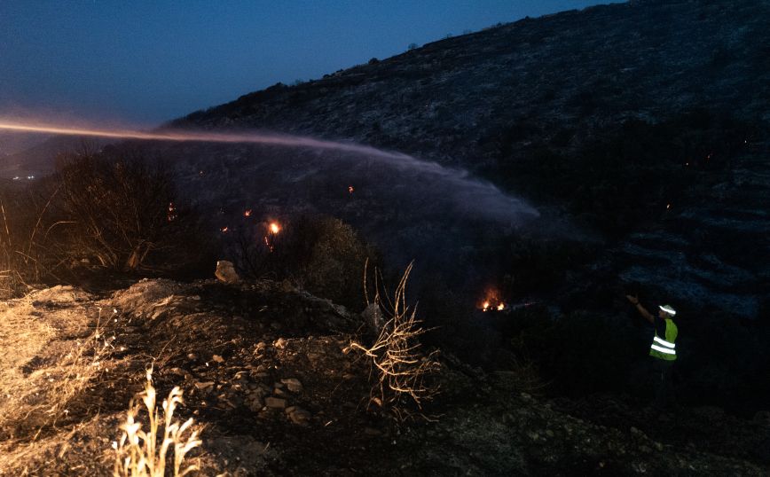 Πάρος: Σε ύφεση η φωτιά, ενισχύθηκαν οι πυροσβεστικές δυνάμεις