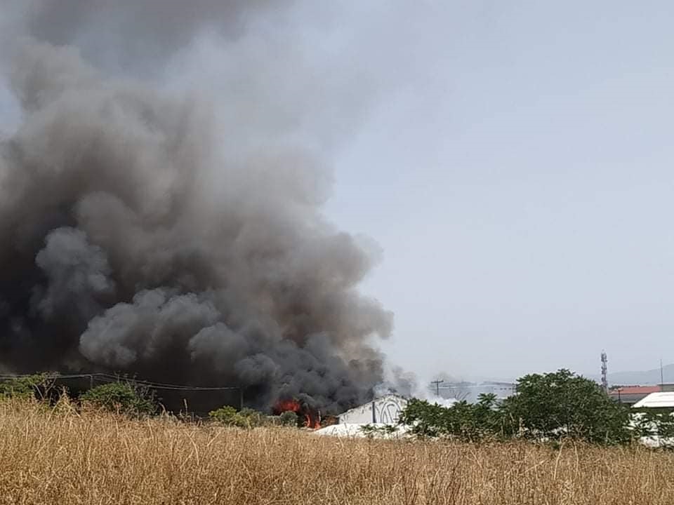 Θεσσαλονίκη: Φωτιά πίσω από το αμαξοστάσιο του ΟΑΣΘ