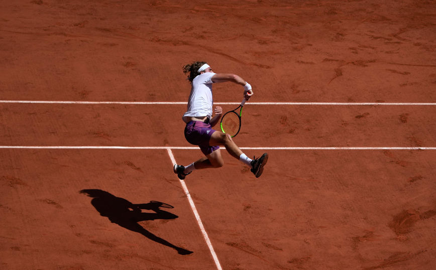 Στέφανος Τσιτσιπάς: Πήρε το πρώτο σετ στον ημιτελικό του Roland Garros