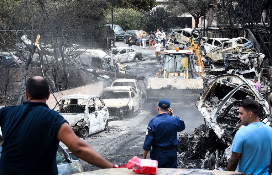 Φωτιά στο Μάτι: «Άφησα τη μητέρα μου να καεί για να σώσω την οικογένεια μου» &#8211; Οι ανθρώπινες ιστορίες συγκλονίζουν