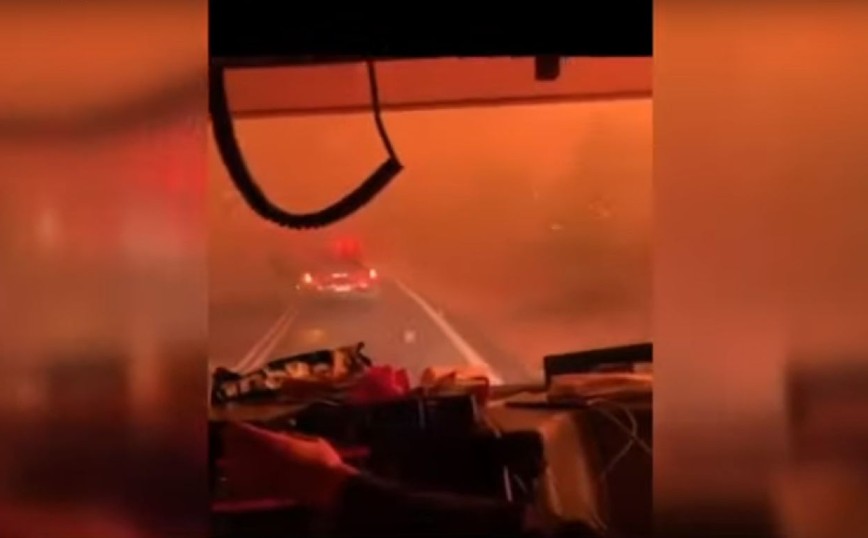Φωτιά στα Βίλια: Συγκλονιστικό βίντεο με εθελοντές πυροσβέστες να περνούν με όχημα μέσα από την πύρινη κόλαση