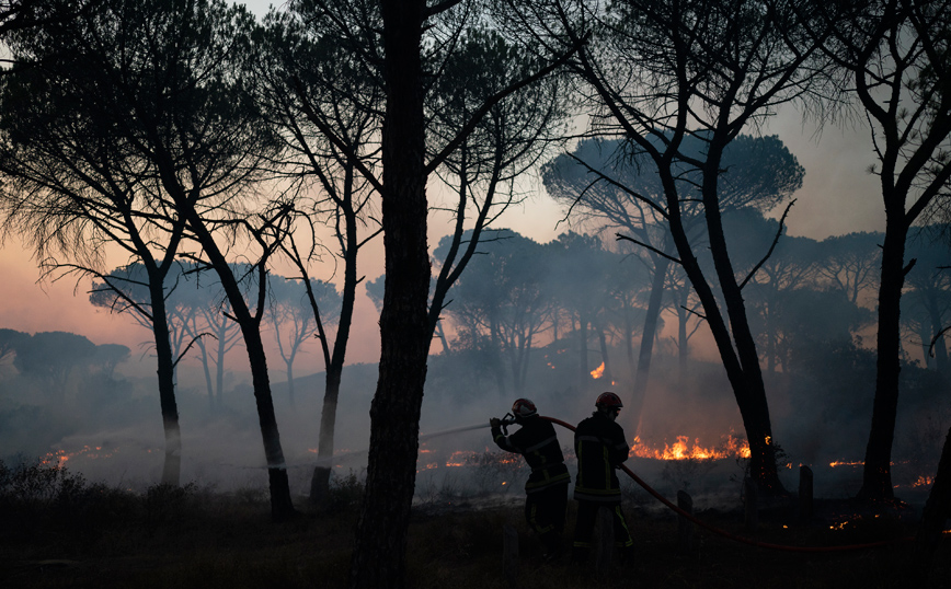 Φωτιά στο Σεν Τροπέ: Ένας νεκρός &#8211; Συνεχίζεται η μάχη με τις φλόγες