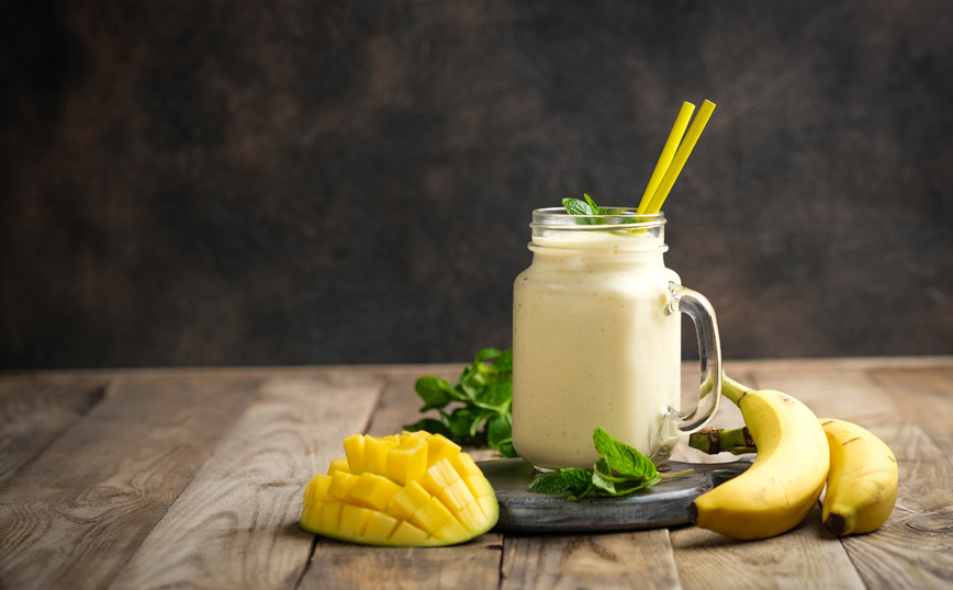 Τονωτικό smoothie με μάνγκο και μπανάνα