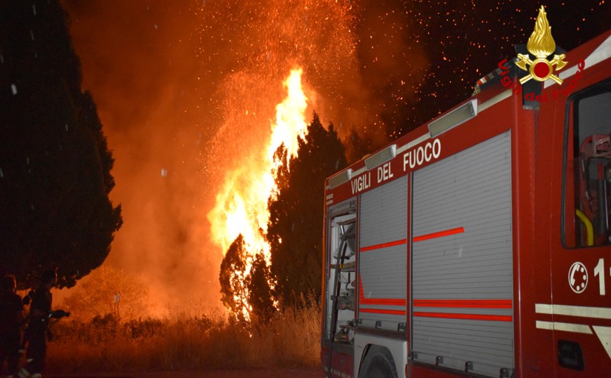 Φωτιές στην Ιταλία: Καλαβρία και Σικελία ζήτησαν να κηρυχθούν σε κατάσταση έκτακτης ανάγκης