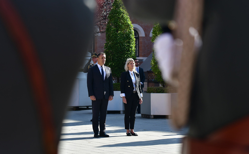 Συνάντηση Παναγιωτόπουλου με την Αυστριακή ομόλογό του Συνάντηση Παναγιωτόπουλου με την Αυστριακή ομόλογό του