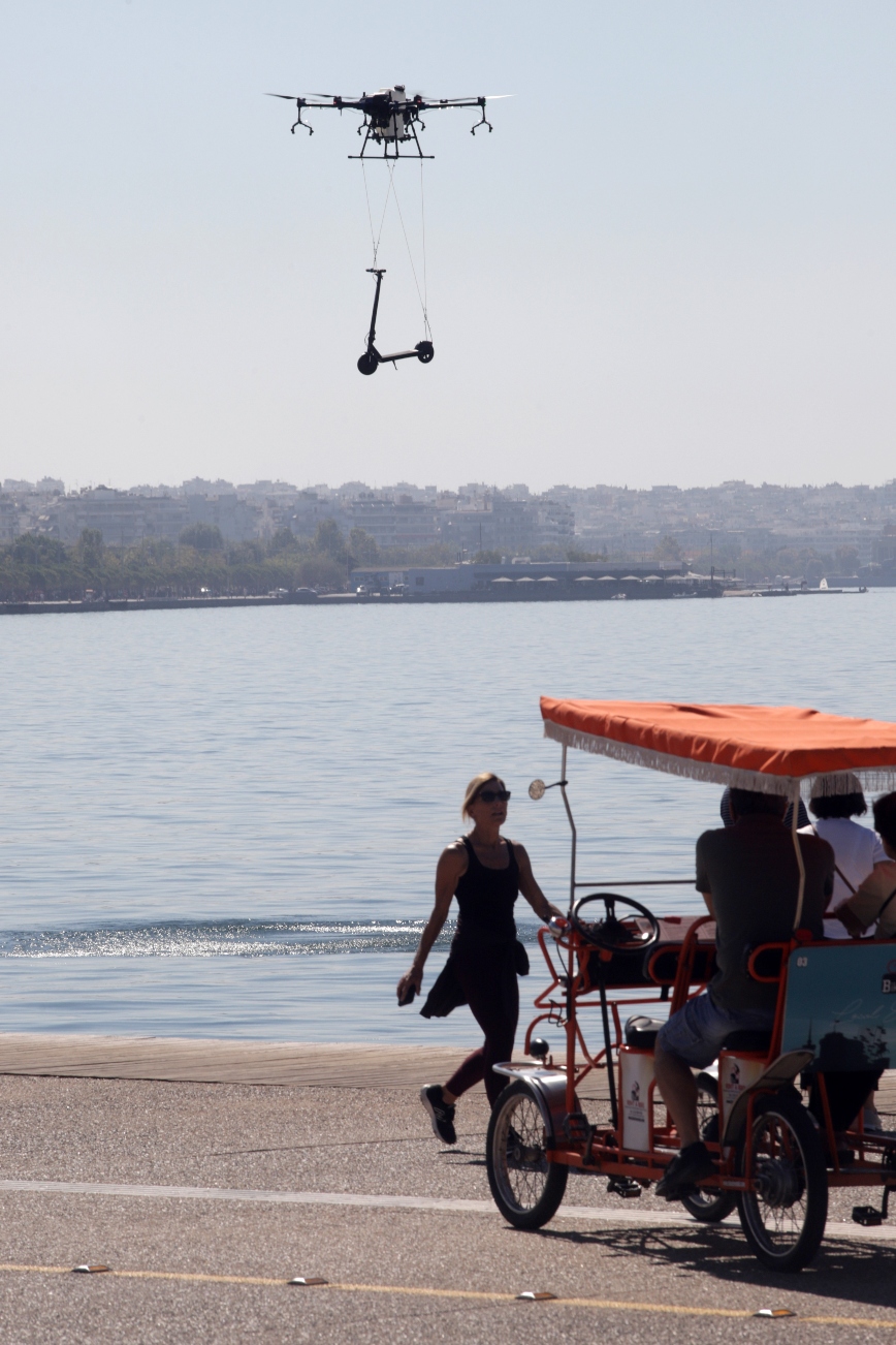 Πατίνια στον... αέρα της Θεσσαλονίκης Πατίνια στον... αέρα της Θεσσαλονίκης