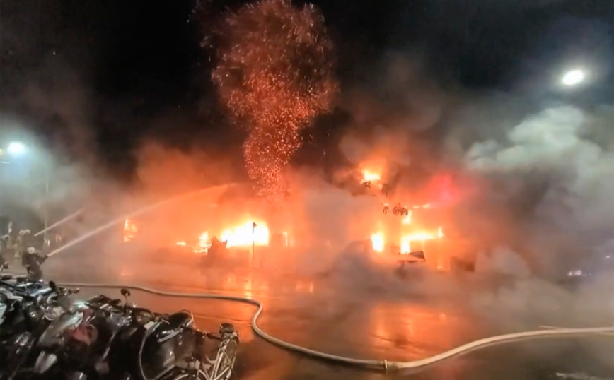 Κόλαση φωτιάς στο κτίριο με διαμερίσματα στην Ταϊβάν Κόλαση φωτιάς στο κτίριο με διαμερίσματα στην Ταϊβάν