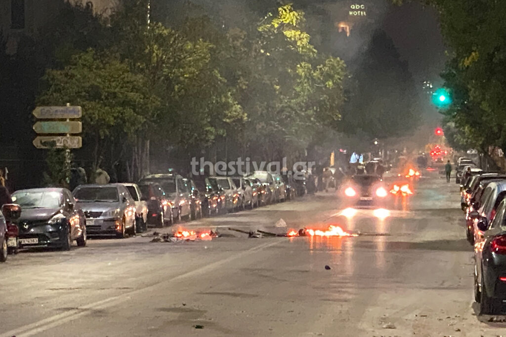 Θεσσαλονίκη: Ένα τραυματίας κι εννέα προσαγωγές στα επεισόδια μεταξύ κουκουλοφόρων και αστυνομικών