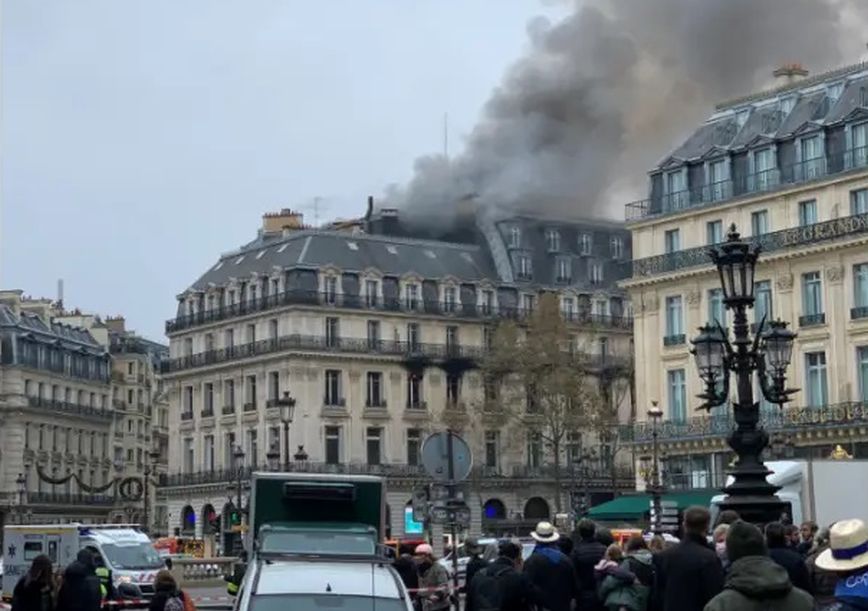 Γαλλία: Πυρκαγιά στο Παρίσι σε κτίριο κοντά στην Όπερα