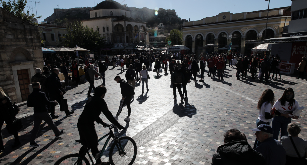 Όλα ανοιχτά μέχρι τα Χριστούγεννα ακόμα και νέα μέτρα &#8211; «Ψαλίδι» στην απόσταση από την δεύτερη στην τρίτη δόση