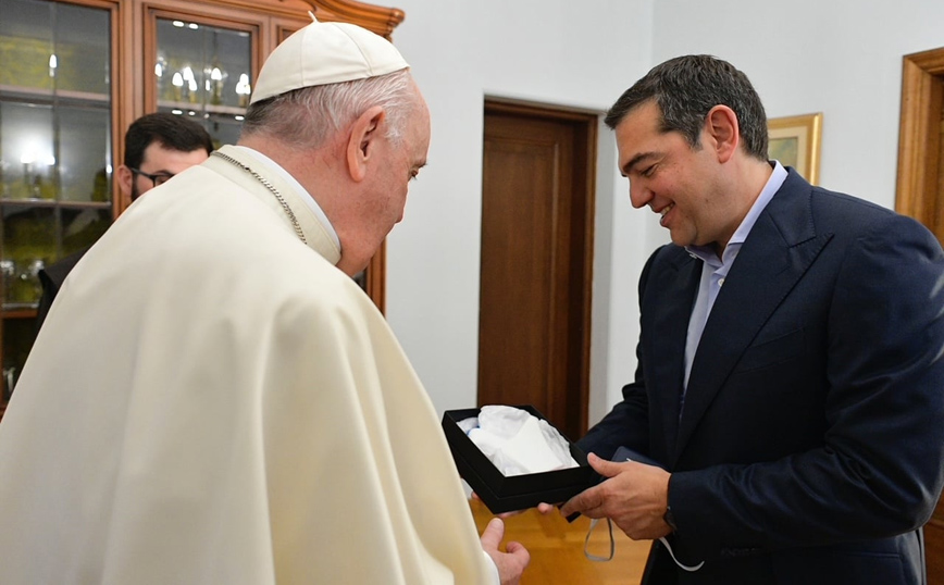 Τσίπρας: Το «ευχαριστώ» του στον Πάπα Φραγκίσκο για τη «σκληρή ειλικρίνεια του λόγου του»
