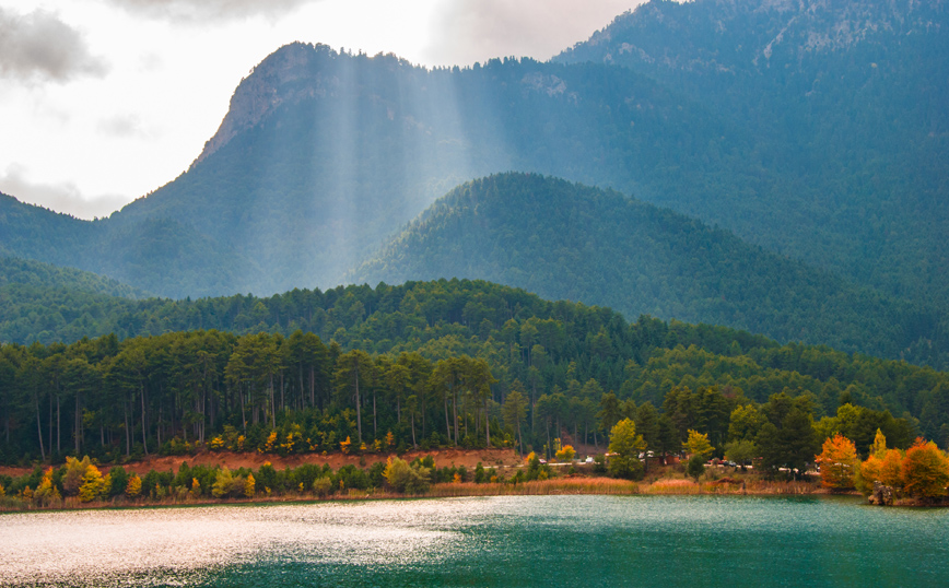 Αλπικό σκηνικό στη λίμνη Δόξα Αλπικό σκηνικό στη λίμνη Δόξα