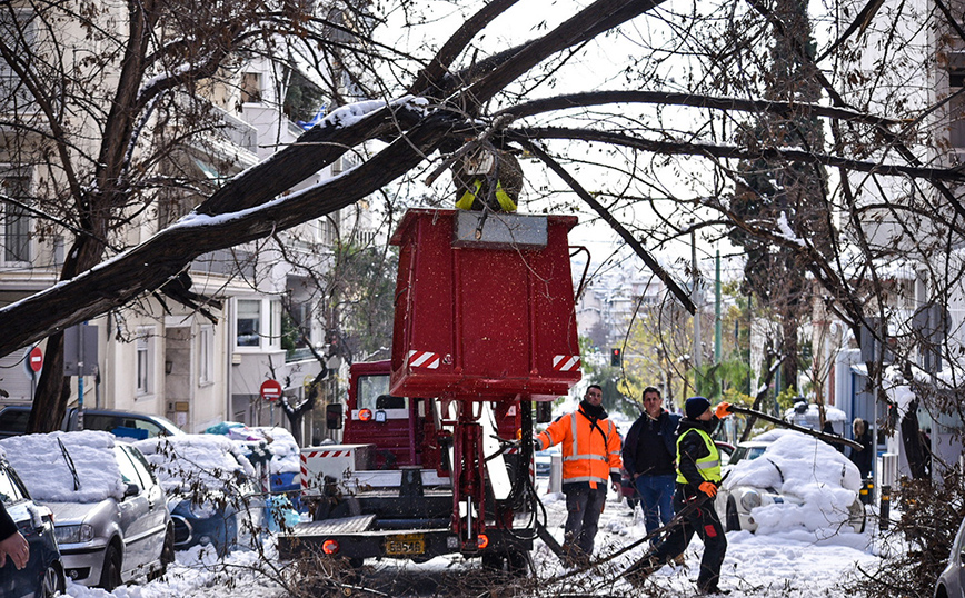 Η τιτάνια μάχη συνεχίζεται για την αποκατάσταση των προβλημάτων στο κέντρο και στις γειτονιές της Αθήνας Η τιτάνια μάχη συνεχίζεται για την αποκατάσταση των προβλημάτων στο κέντρο και στις γειτονιές της Αθήνας