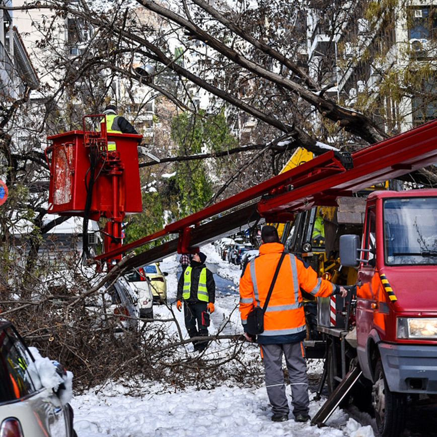 Η τιτάνια μάχη συνεχίζεται για την αποκατάσταση των προβλημάτων στο κέντρο και στις γειτονιές της Αθήνας Η τιτάνια μάχη συνεχίζεται για την αποκατάσταση των προβλημάτων στο κέντρο και στις γειτονιές της Αθήνας